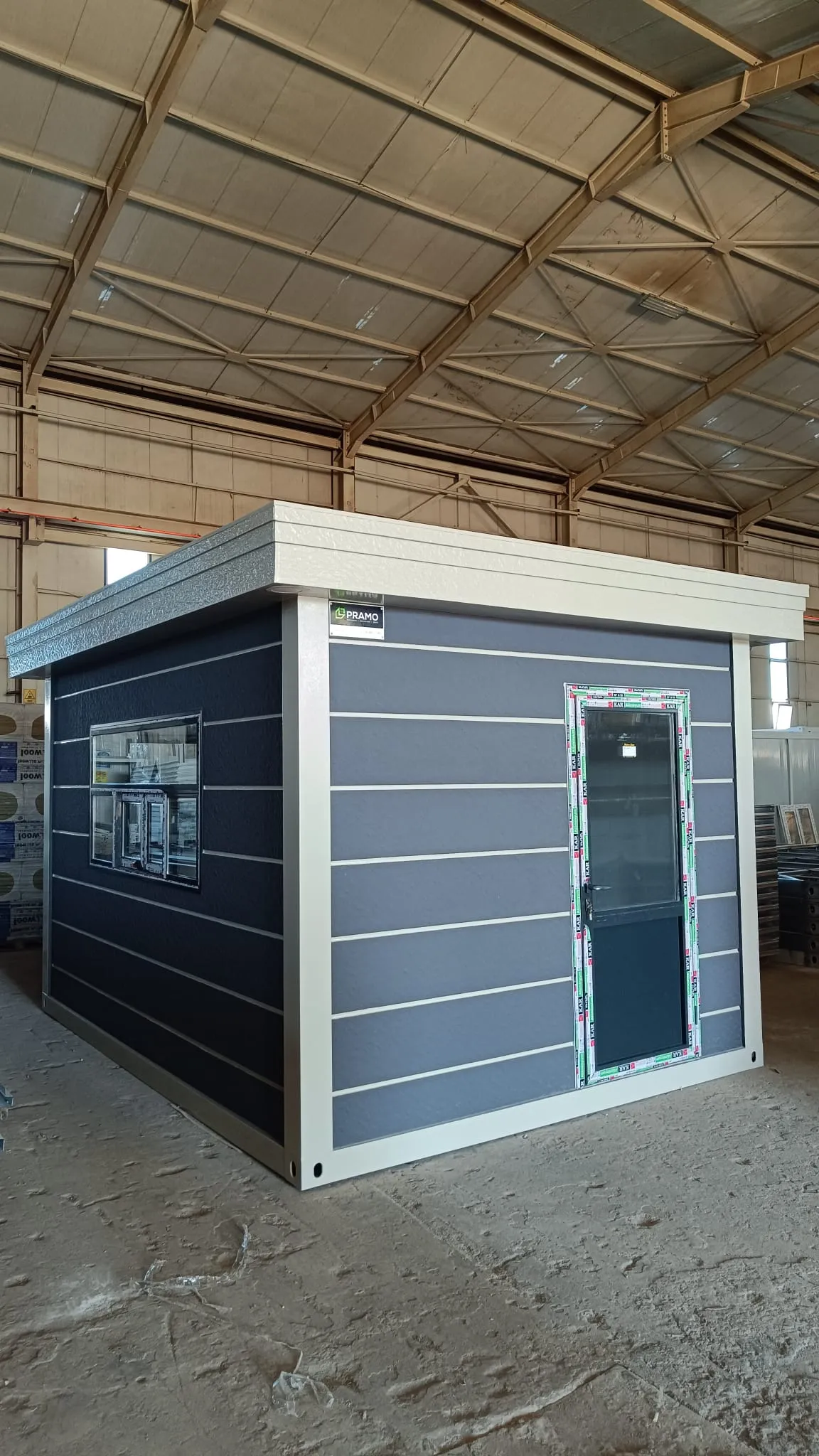 Pramo Metropol Kabin modern dis cephe rengi